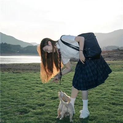 陪她一会儿